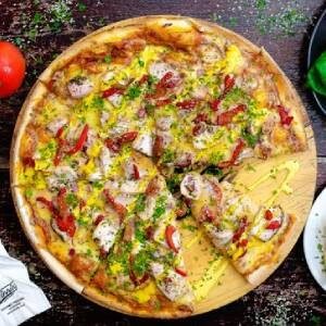 Indian Tandoori Chicken Pizza